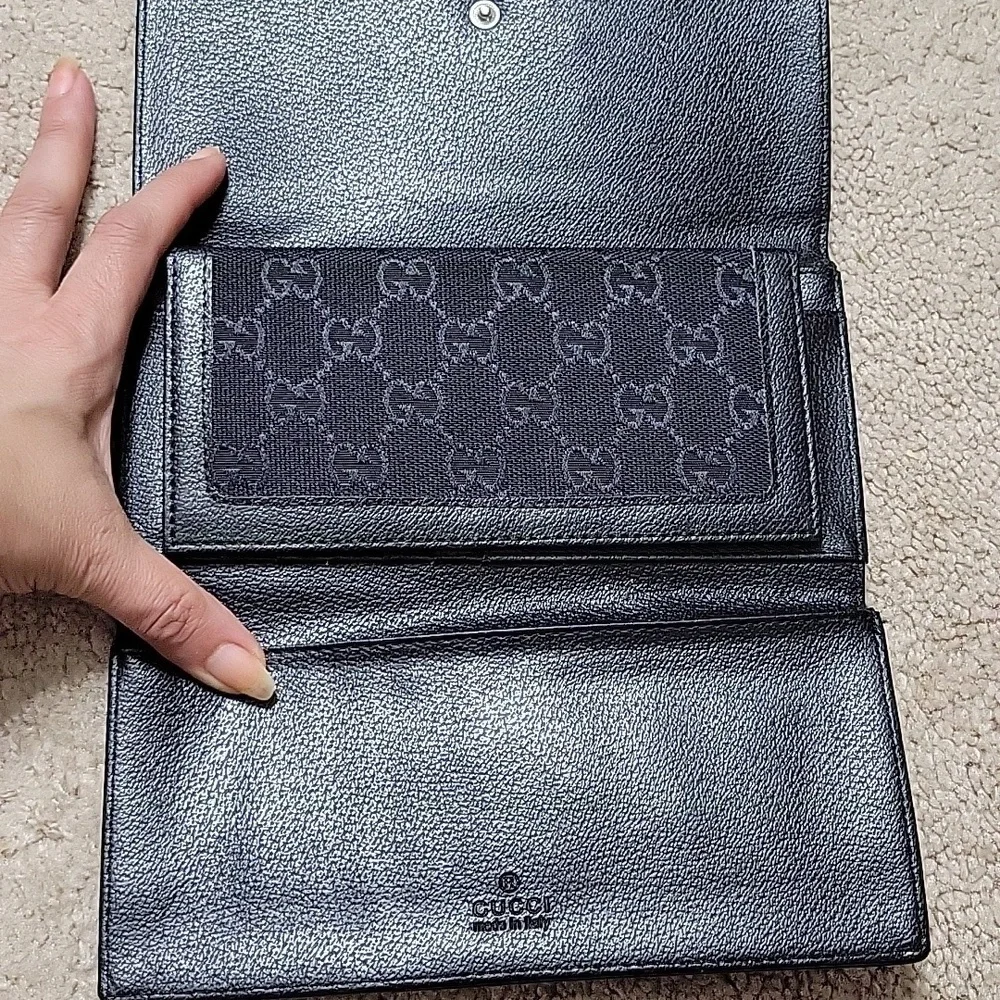 Gucci Black Wallet with Red Stripe and Silver Emblem - Picture 2 of 7
